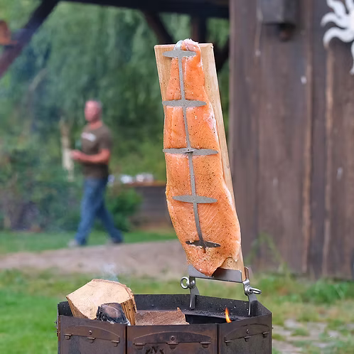 Flammlachsbrett mit Halterung